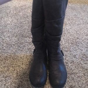 Cute gray slouch boots!